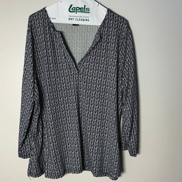 Madison Lilly Tops - EUC Womens Madison Lilly 2X Long Sleeve Blouse Shirt Top Blue White